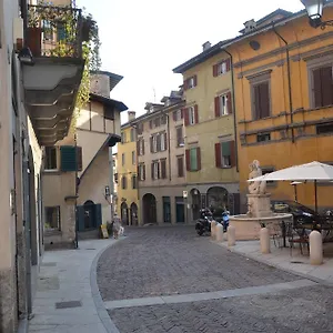 Casa Fontana Del Delfino , Bergamo Italien